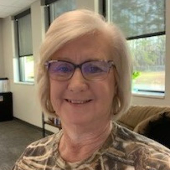 Meet your Posher, Misty - Picture 2 of 4